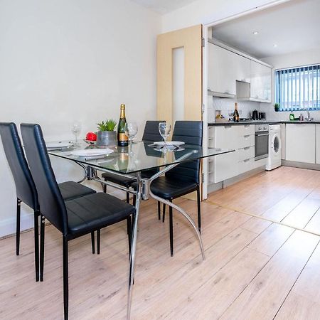 City Centre Townhouse - 3 Bedrooms - Garage - Parking - Top Rated Бирмингам Екстериор снимка