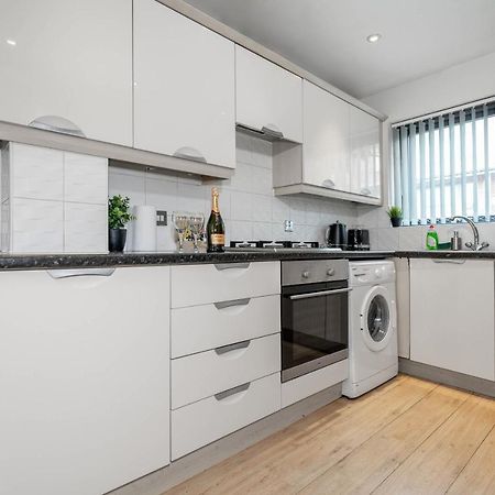 City Centre Townhouse - 3 Bedrooms - Garage - Parking - Top Rated Бирмингам Екстериор снимка